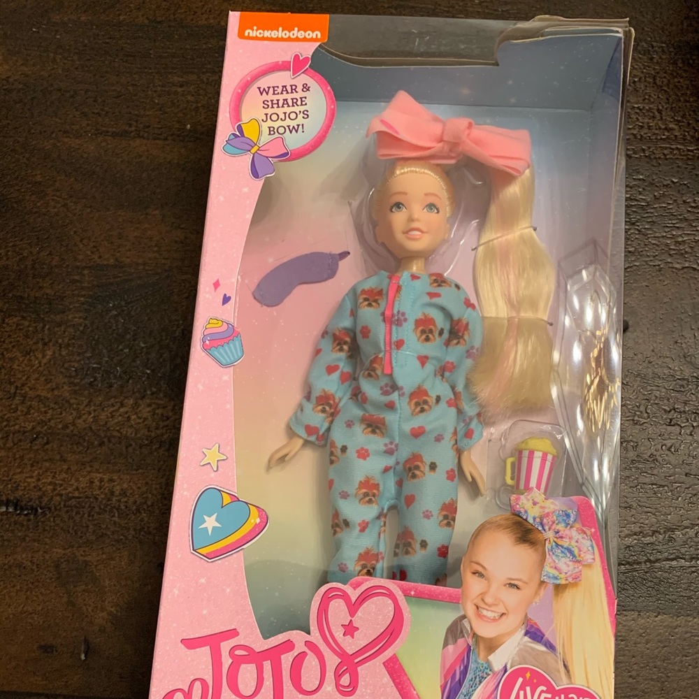 Jojo sues slumber doll
